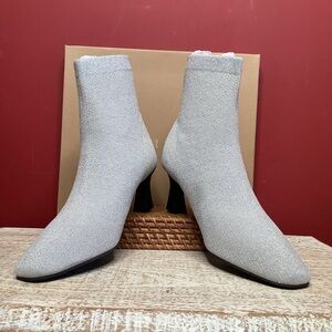 Sanctuary Splendor Silver Stretch Ankle Boots 6.5M Pointed Toe Leather Sole